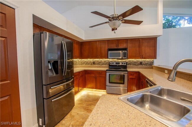 Building Photo - 9511 Cypress Dr N