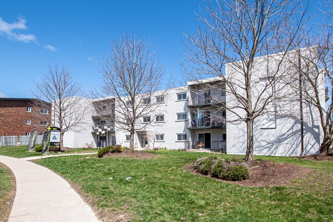Building Photo - 504 Glenelm Crescent