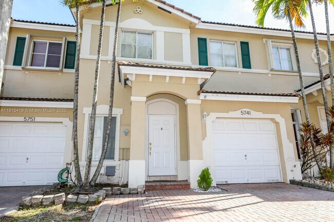 Foto del edificio - 5741 NW 112th Ct