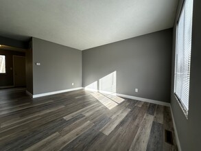 Building Photo - 475 W Mae Rose Ave
