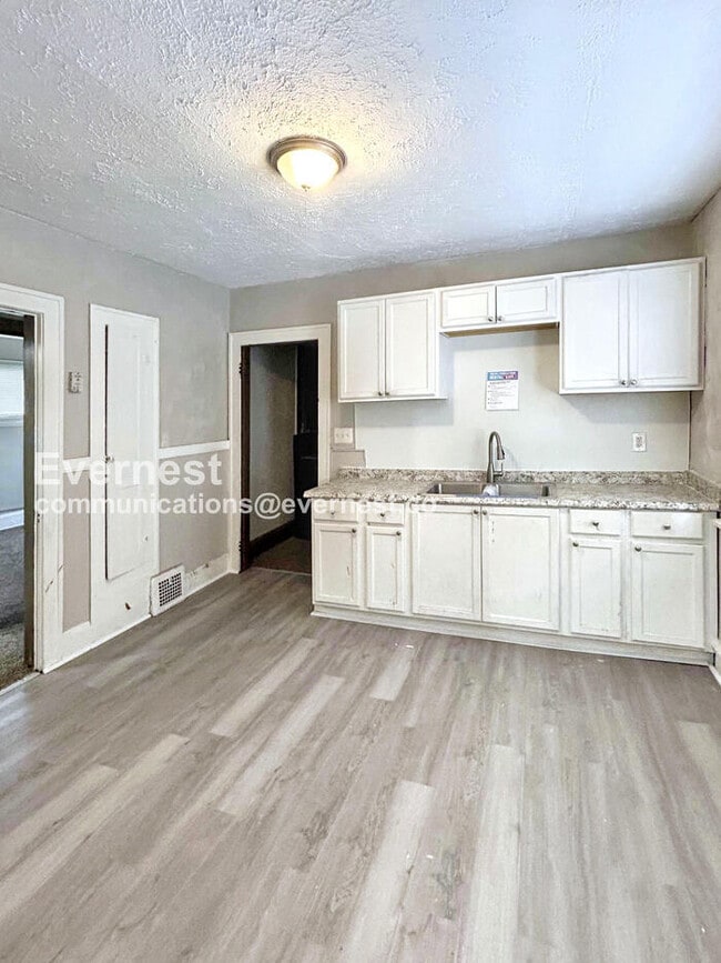 Building Photo - 12110 Lenacrave Ave