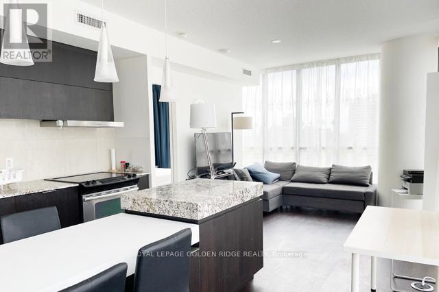 Photo du bâtiment - 101 Charles St E