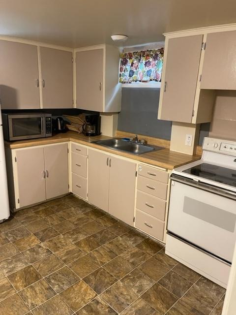 Building Photo - 842 1/2 Yellowstone Ave