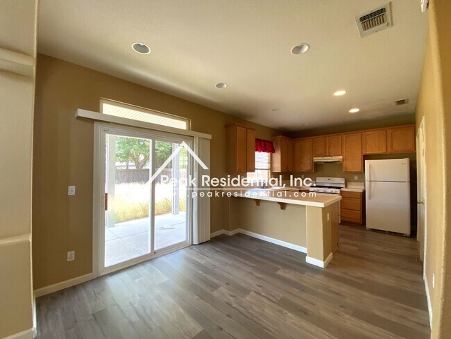 Building Photo - Nice 3bd/2.5ba Elk Grove House with 2 Car ...