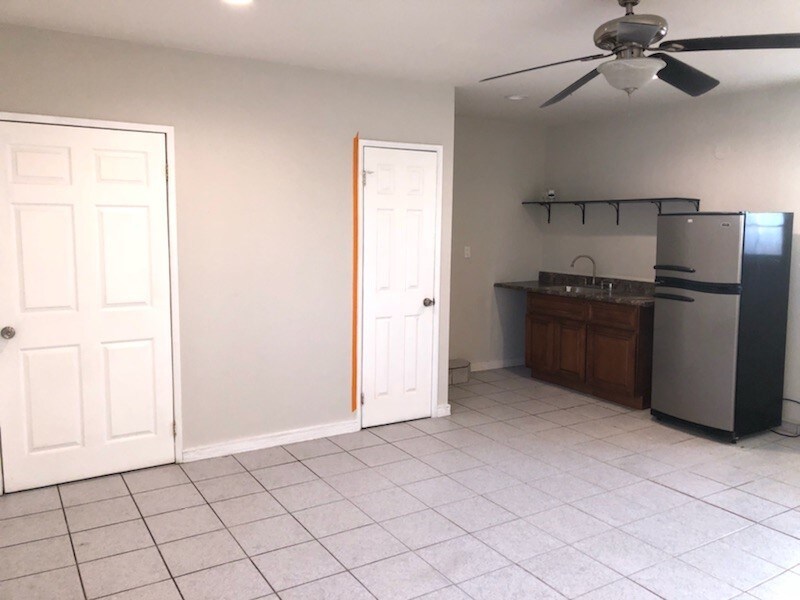 Foto principal - 11952 Ratner St