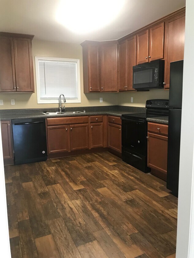 Building Photo - 108 Essex Dr