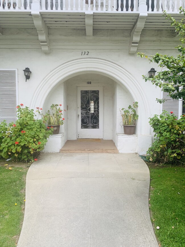 Foto del edificio - 132 S Canon Dr