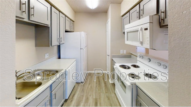 Foto del edificio - 200 Bosque Rd