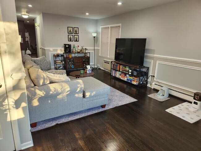 Foto del edificio - 3819 N Kenneth Ave