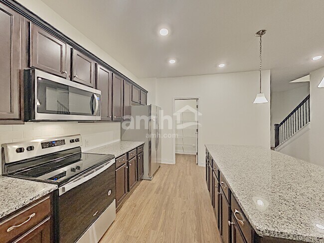 Foto del edificio - 331 Elmhurst Dr