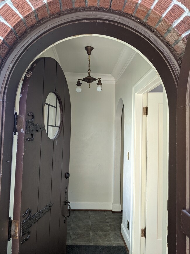 Common Foyer - 221 NW 28th St