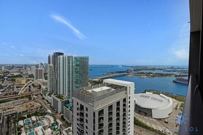 Foto del edificio - 601 NE 1st Ave