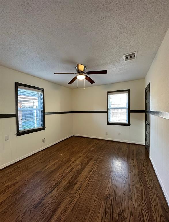 Building Photo - 815 1/2 Waverly St