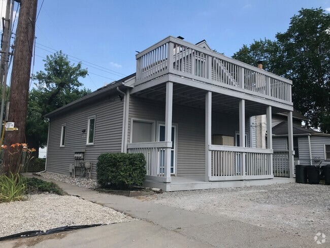 Building Photo - 633 N Huron St