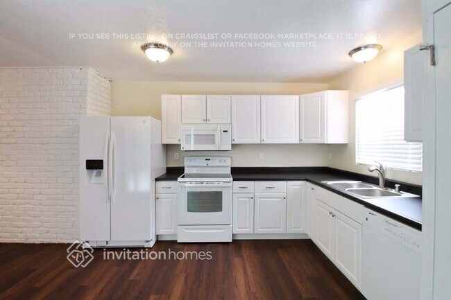 Building Photo - 3000 Phillips Ct
