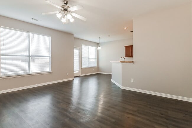 Foto del edificio - 609 Cove Ct