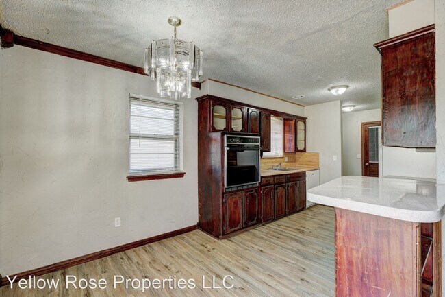 Building Photo - 3 br, 1.5 bath House - 28 Bainbridge Rd