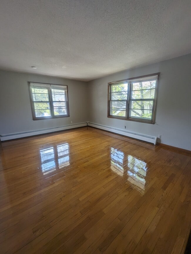 Building Photo - 281 Augur St