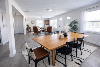 Building Photo - 2563 S Peninsula Dr