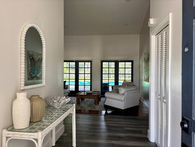 Foto del edificio - 325 Knotty Wood Ln