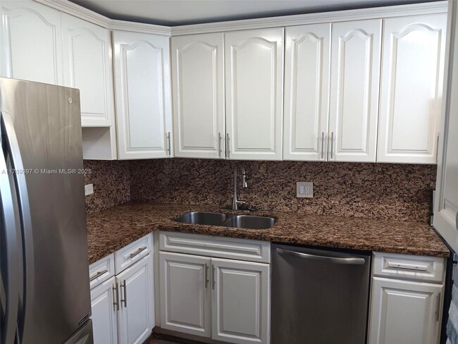 Foto del edificio - 3703 NE 166th St