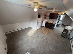 Building Photo - 427 Raft Ave