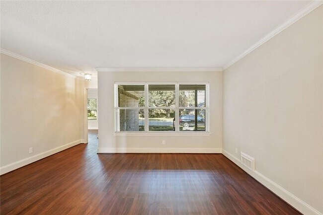 Foto del edificio - 9015 Villa Park Cir