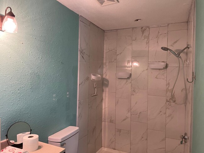 Building Photo - 7600 Emmett F Lowry Expy