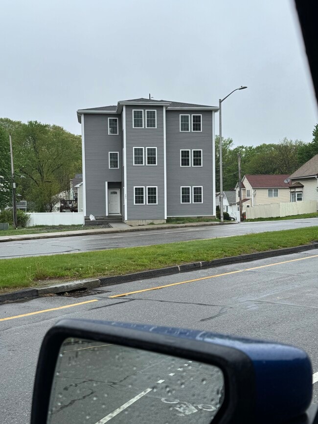 Building Photo - 393 Hamilton St