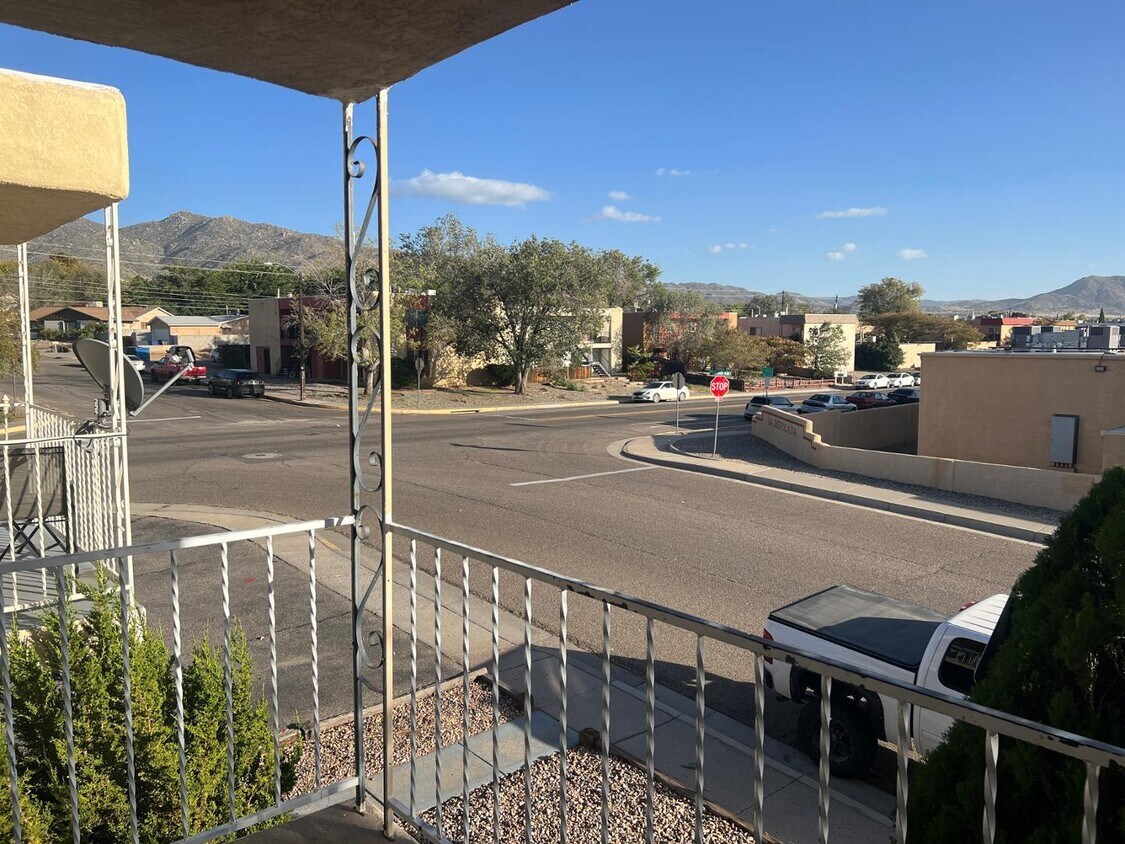 1105 Chelwood Park Blvd NE, Albuquerque, NM 87112 Townhome Rentals in