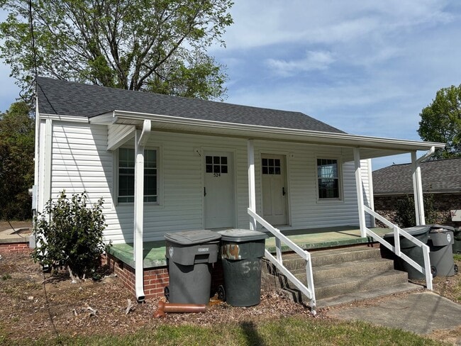 Building Photo - 1318