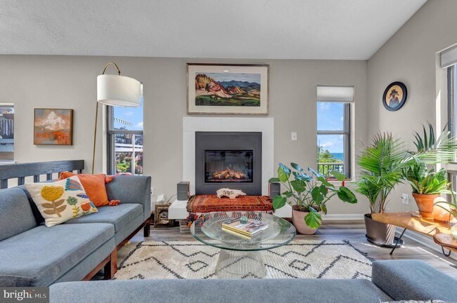 Building Photo - 4013 Carousel Way