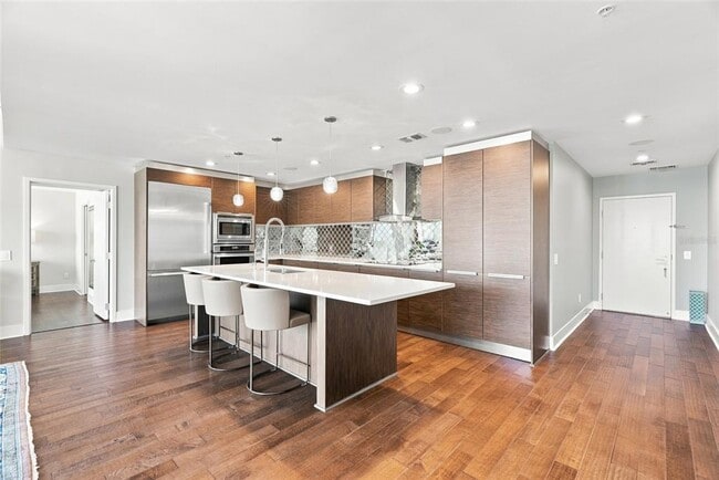 Building Photo - 175 1st St S