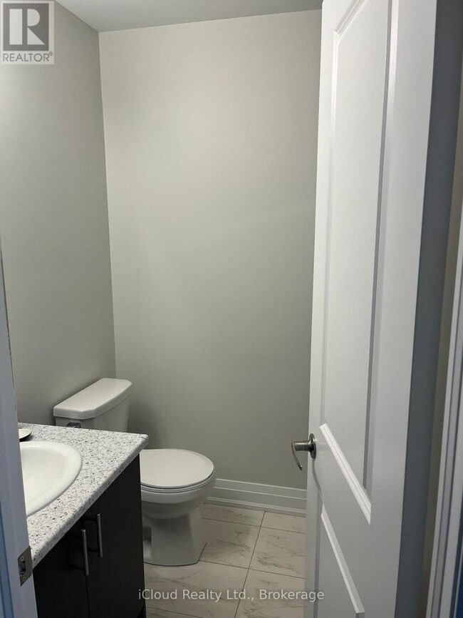 Building Photo - 33 Wild Rose Gardens