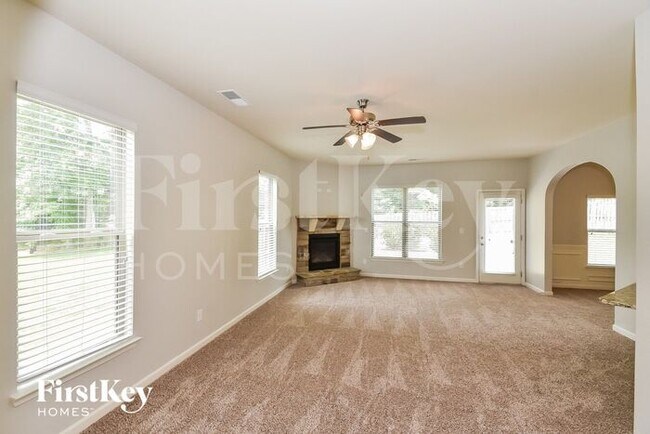 Foto del edificio - 896 Mcduffie Circle