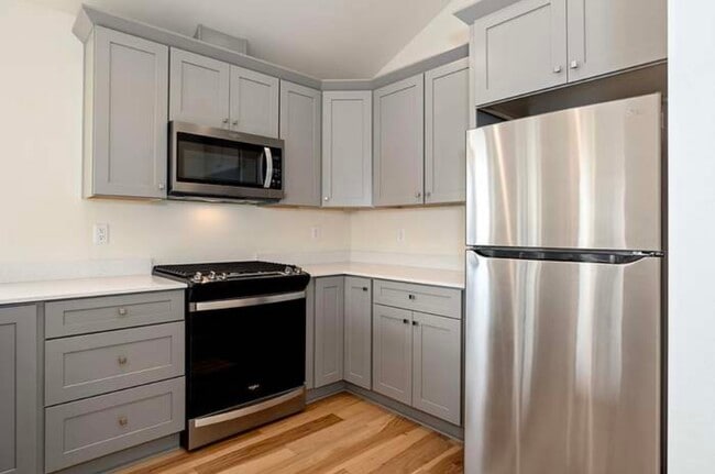 Building Photo - 306 E Rapp Rd