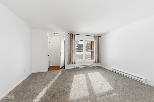 Foto del edificio - 105 W Somonauk St