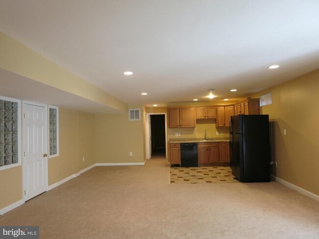 Building Photo - 8400 Hessian Hill Ct