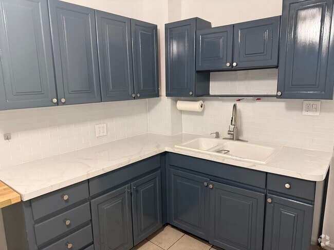 Building Photo - 8420 Little Neck Pky