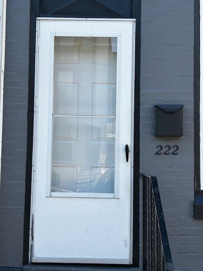 Building Photo - 4 br, 1 bath House - 222 N 11TH ST