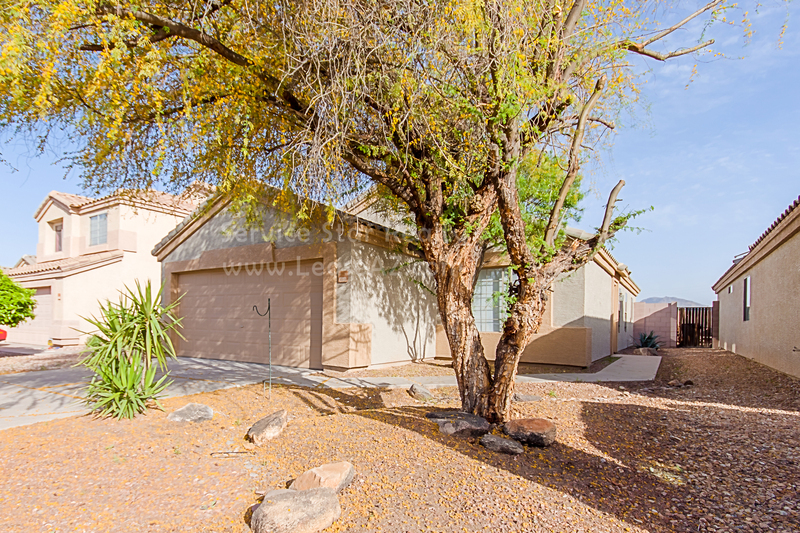 Primary Photo - 10932 E Clovis Ave
