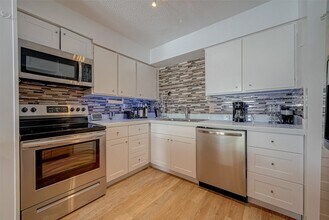 Building Photo - 12042 Mighty Oak Dr