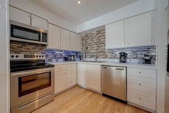 Building Photo - 12042 Mighty Oak Dr