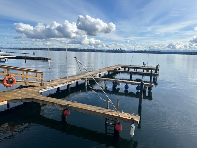 Building Photo - Leschi Waterfront Condo ~ The Pier