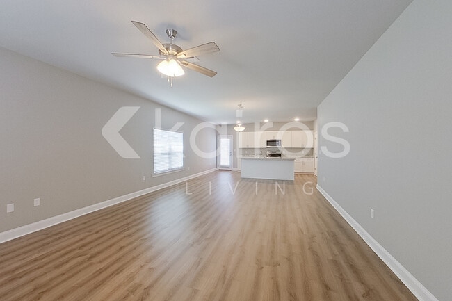 Building Photo - 13808 Pinyon Dr