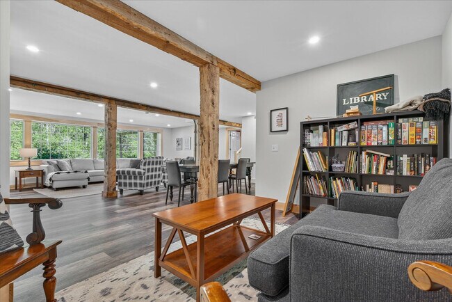 Foto del edificio - 782 Woods Hill Rd