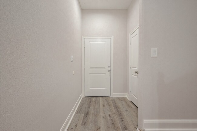 Building Photo - 2528 S Texas Ave