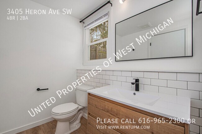 Building Photo - 3405 Heron Ave SW