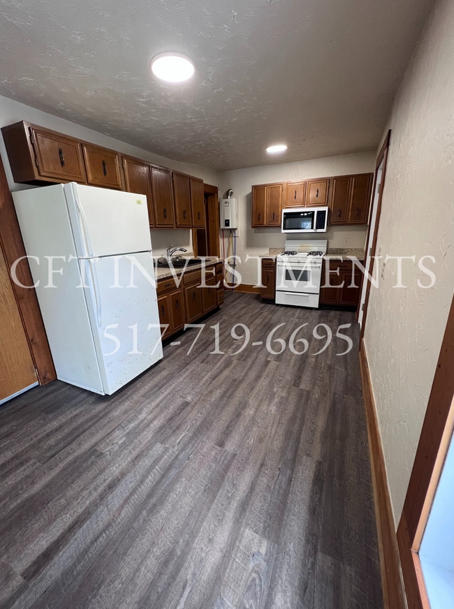 Eat-In Kitchen - 319 N Cochran Ave