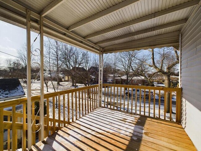 Building Photo - 383 Zeller Ave